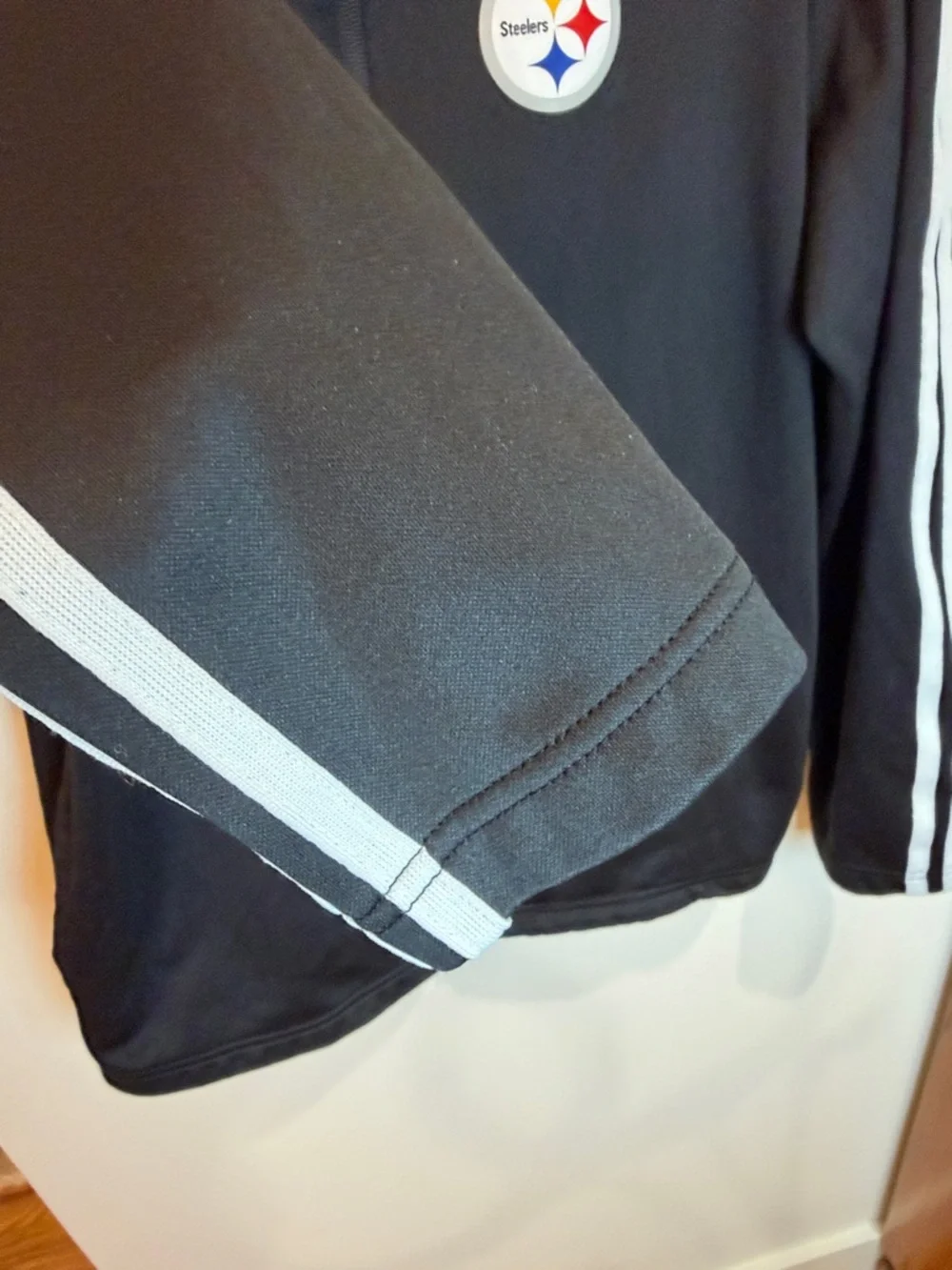 NFL Team Apparel Pittsburg Steelers Black NFL Zip-Up Jacket with White Stripes M